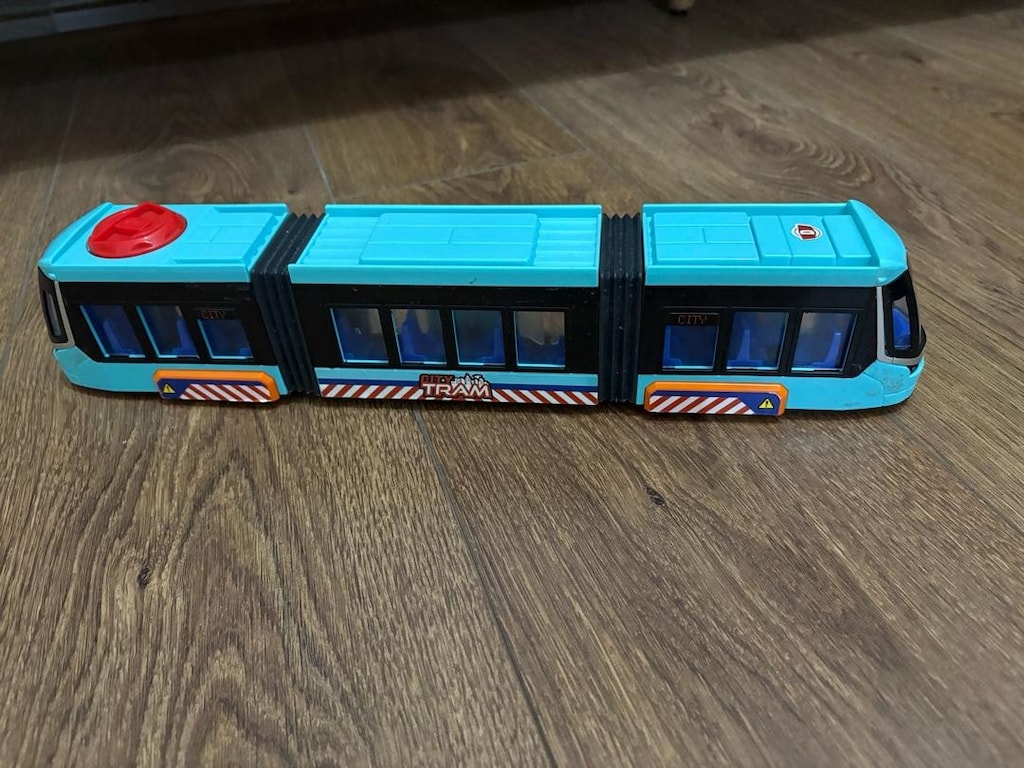 Oyuncak tramvay ve canavar kamyonlar - 2