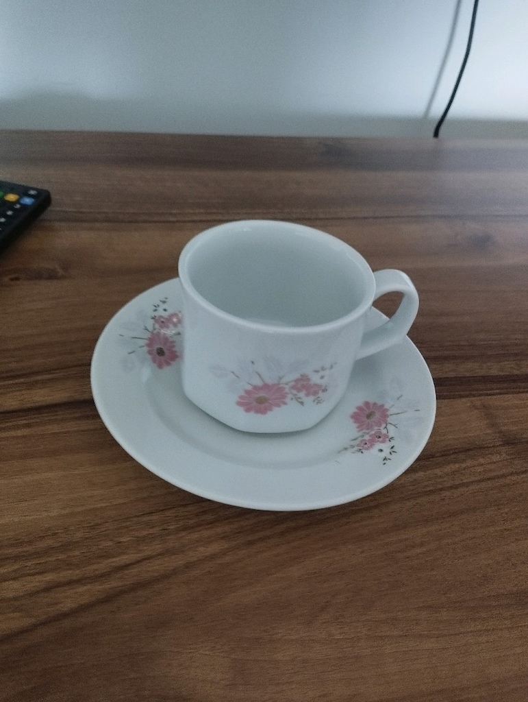porselen yemek takımı ve 6 kişilik Nescafe fincan takımı - 4