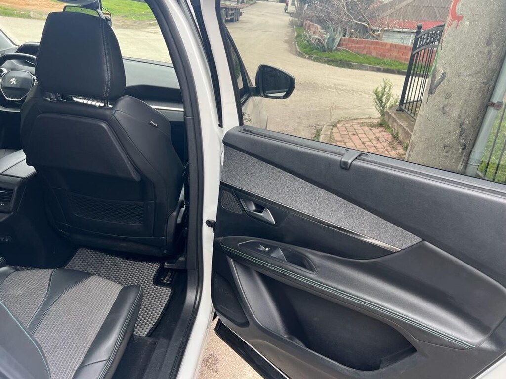 Peugeot 5008 - 8