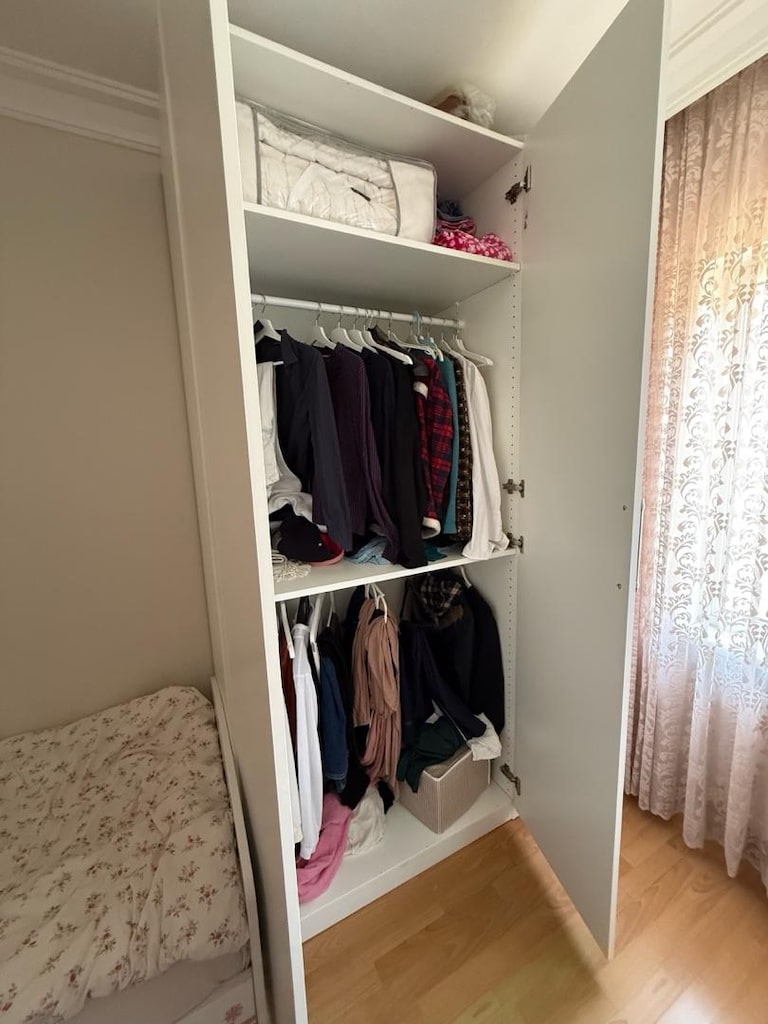 IKEA ÜÇ KAPAKLI DOLAP - 2