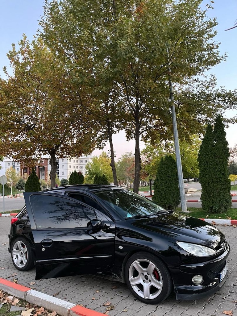Siyah Hatchback Araba - 11