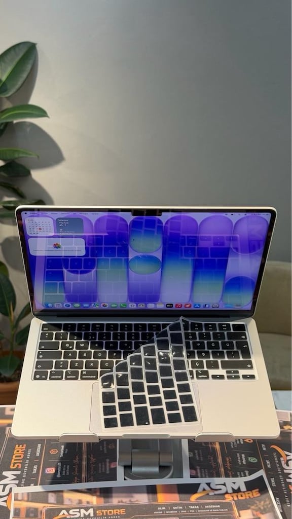 MacBook Air M4 13” 16 GB RAM 256 GB SSD 17 ay garanti PİL DEVRİ :10 - 3