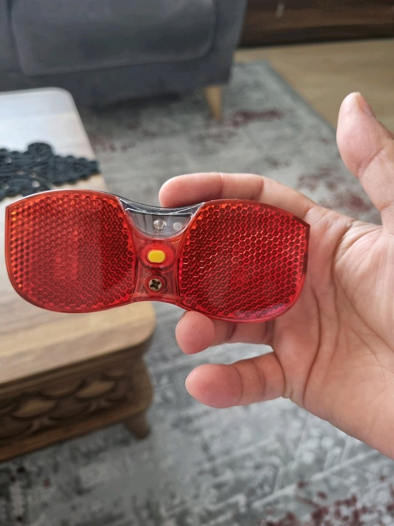 Bisiklet Arka Stop 3 LED'li - 2 Fonksiyonlu - Bagaj Bağlantılı: Güvenl - 2