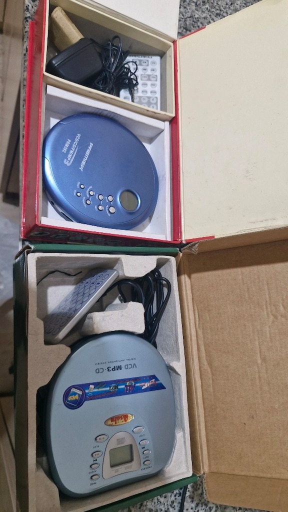 2 adet discman,kutusunda. - 4