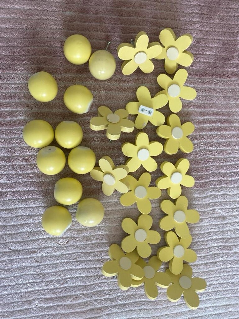 dolap kulp ahşap papatya ve top