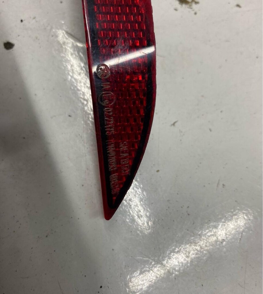 Volkswagen-golf-8-arka-tampon-reflektor-orj sagsol - 3