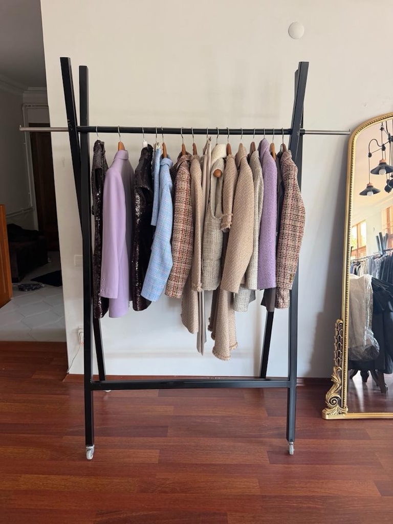 6 Adet Şık ve Sağlam Showroom / Mağaza Tipi Tekerlekli Kıyafet Askılığ - 6