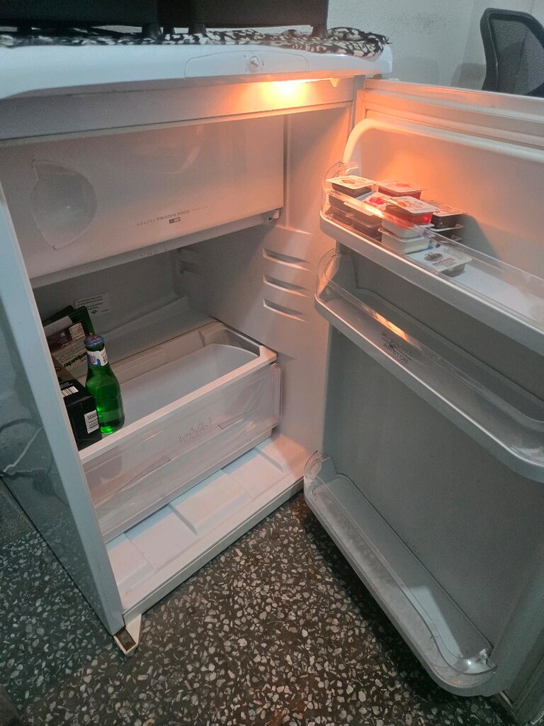 Küçük Buzdolabı Hotpoint Ariston - 2