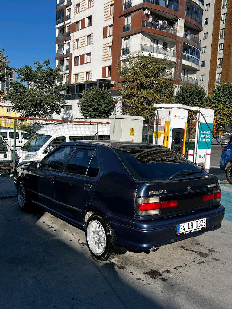 Renault 19