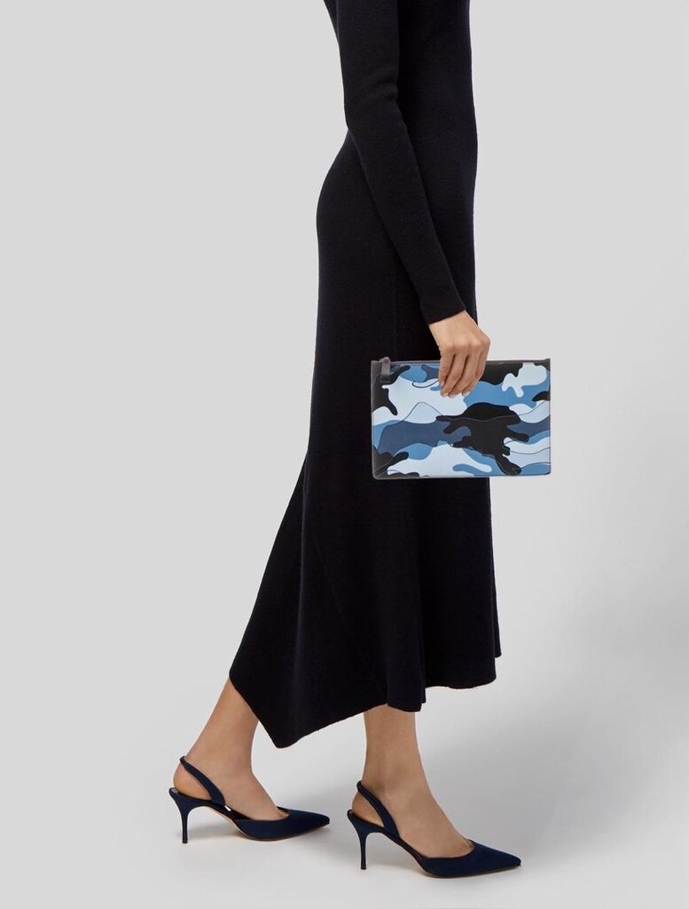 Valentino markasının kamuflaj desenli erkek clutch (el) çantası modeli - 2