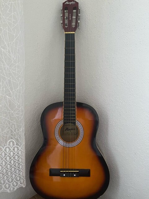 hiç kullanılmamış gitar