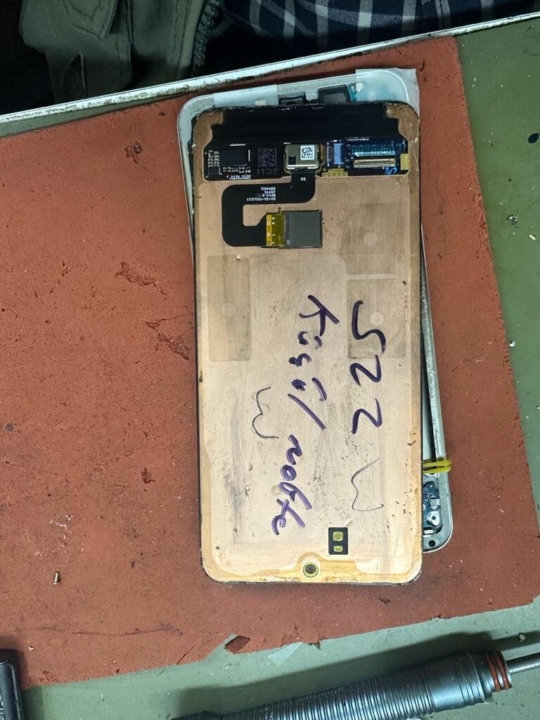 samsung s22 lekeli çizgili ekran - 5