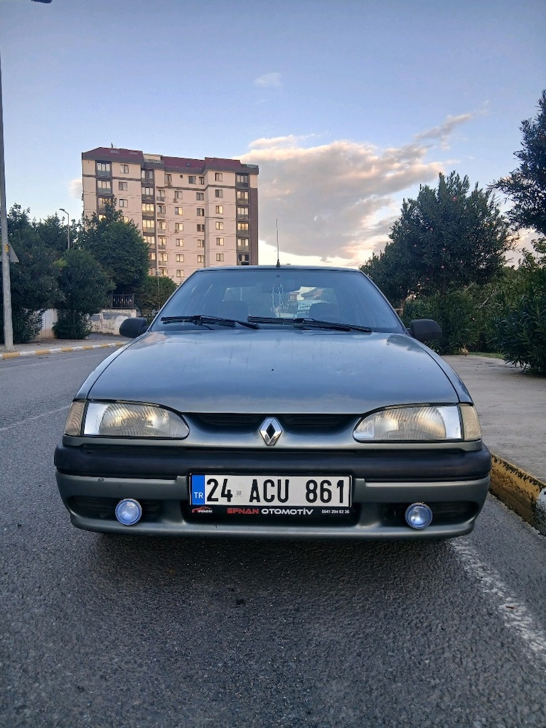 RENAULT R19 EUROPA SEDAN - 10
