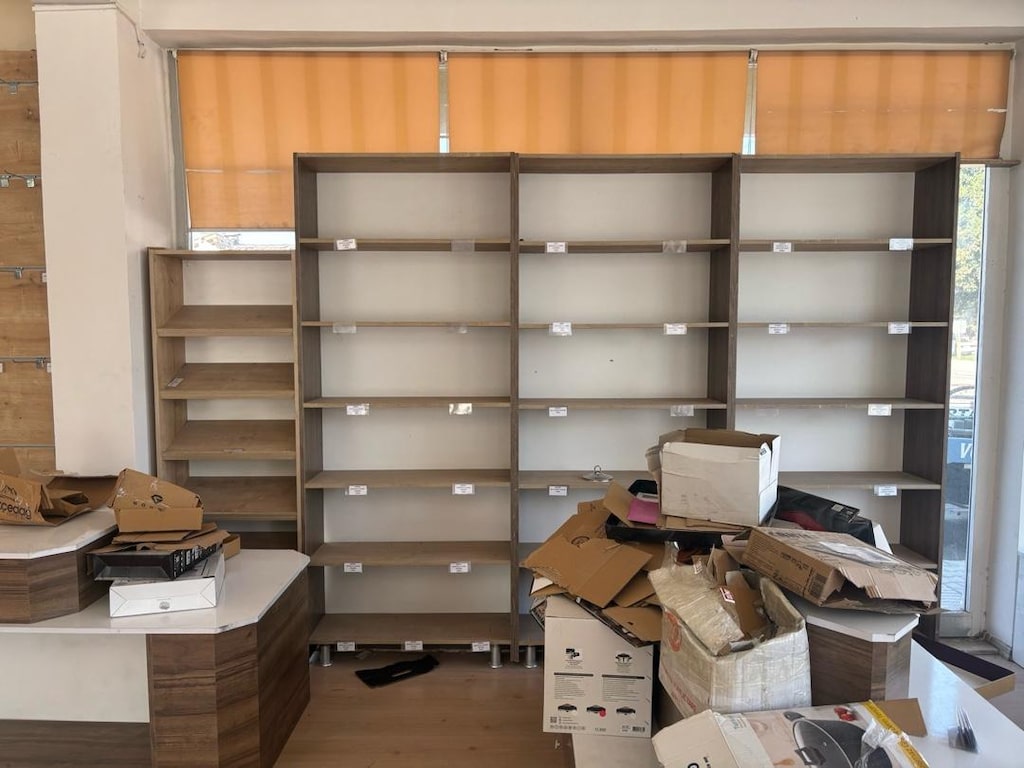 Mağaza Rafları ve Teşhir Masaları - 5