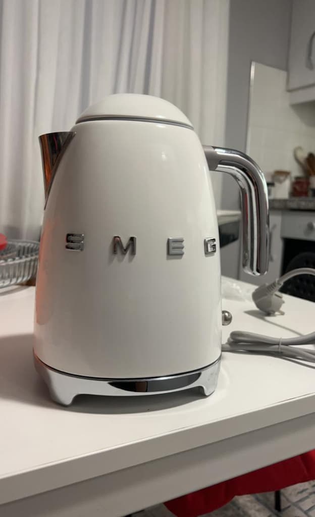 Smeg Beyaz Kettle - 4