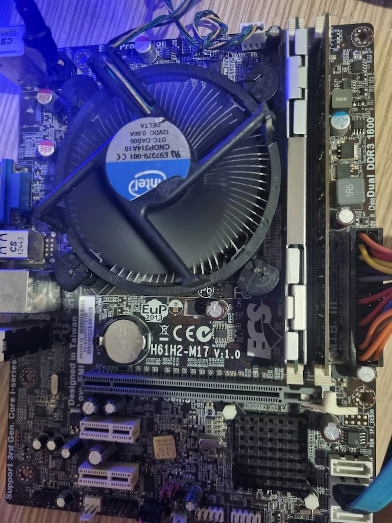 SATILIK ECS 1155 PİN ANAKART İ5 2400 işlemci 8 gb rem - 2