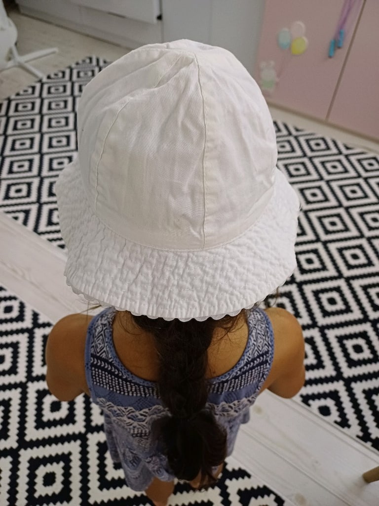 H&M Marka Beyaz Bağcıklı Şapka - 3