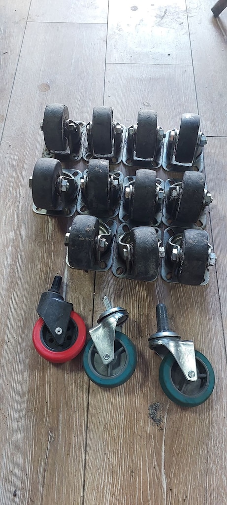 TEKERLEKLER SAGLAM DOLMA ETLİ LASTİK 11 ADET DİGER 3 ADET DAHA VAR RES