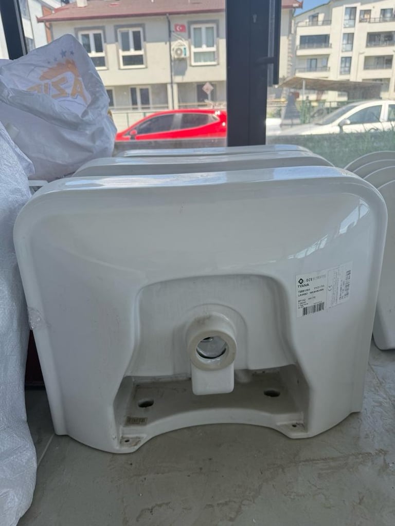 Jelatinleri üstünde Lavabo ve tuvalet - 3