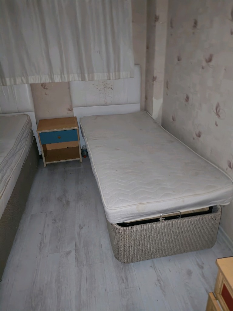 Tek kişilik yatak baza başlık hepsi 1200 TL YER Buca - 3