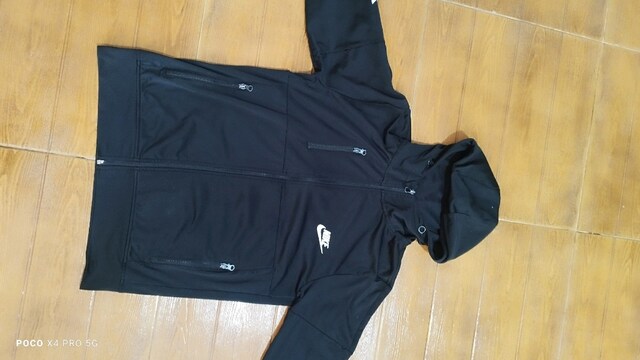 #Nike likralı spor mont..Üst ipi yok, takılır, yazıları az soyulmuş,