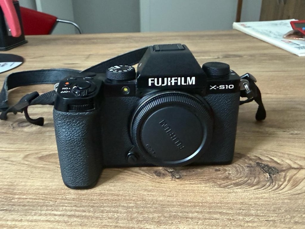 Fujifilm X-S10 Siyah Gövde – 5.776 Shutter – Temiz Kullanım