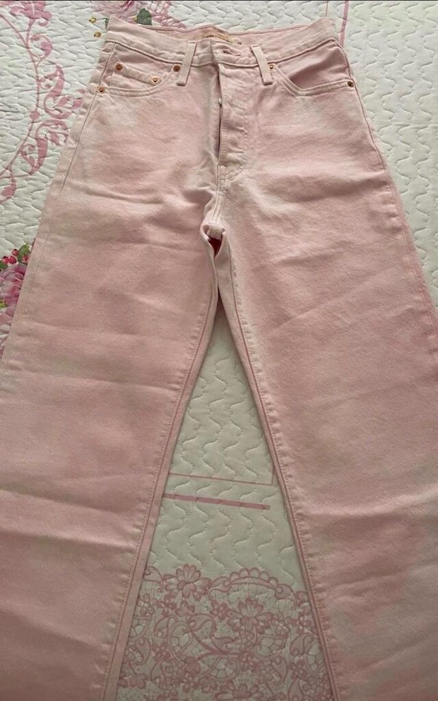 Levi’s pembe pantolon