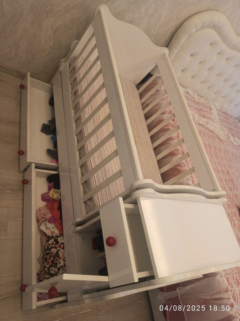 beşik li sallanan yatak yeni gibi mobilyası kaliteli