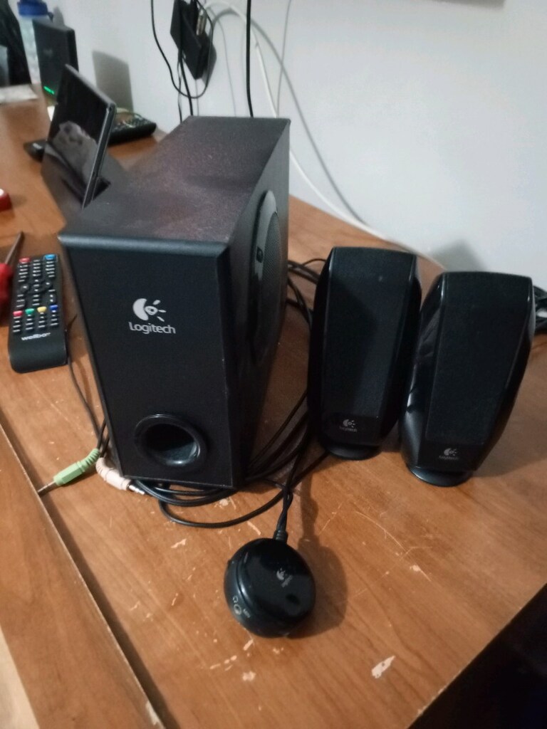 logıtech s220 - 3