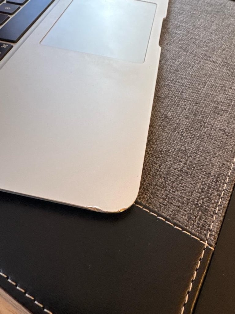 Apple MacBook Air 2017 13.3” | i5 | 8GB RAM | 128GB SSD - 5