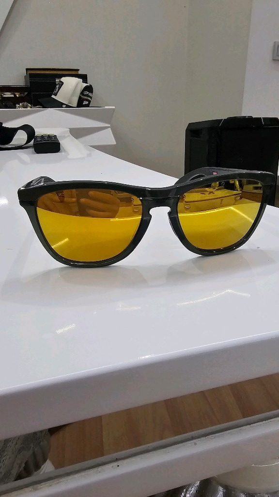 oakley polerize 24 k gözlük