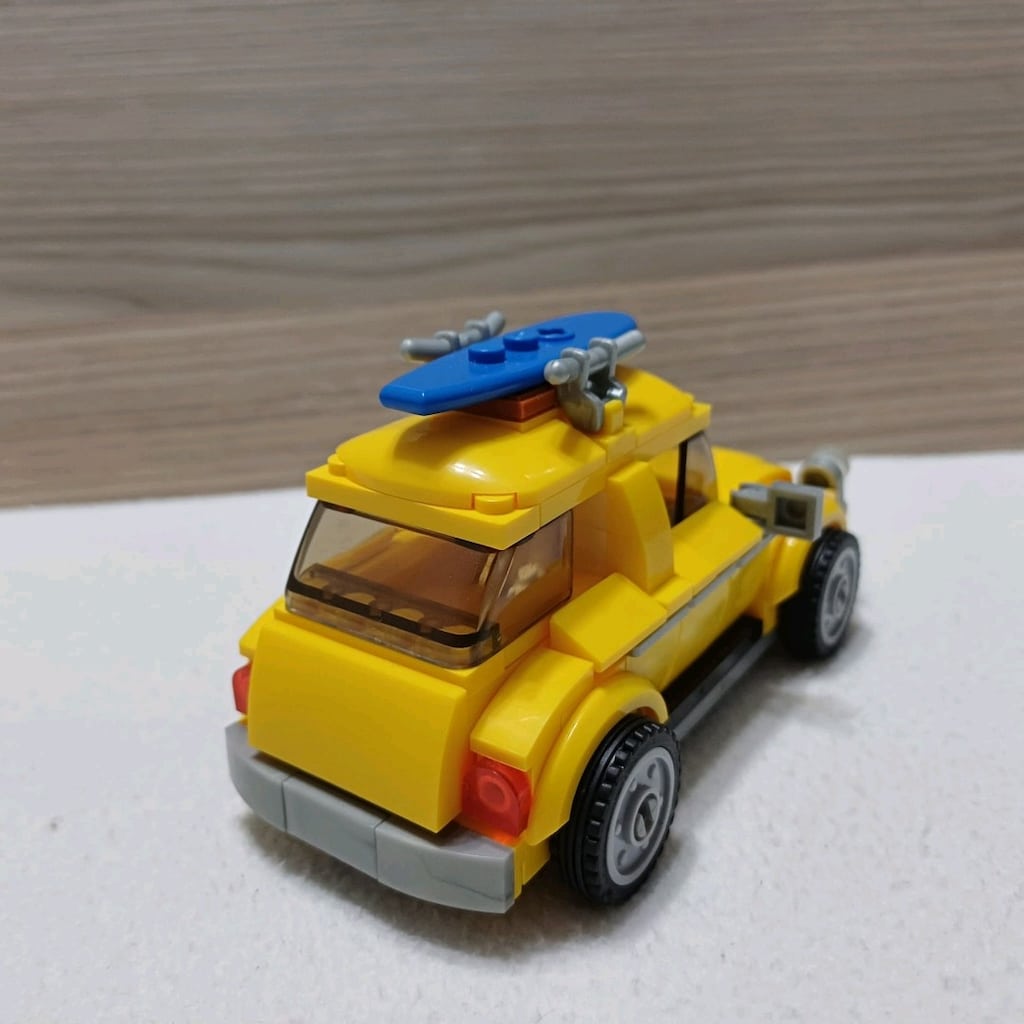 LEGO Uyumlu Nostaljik Sarı Vosvos & Sörfçü Figür Seti |Yapım Kılavuzlu - 4