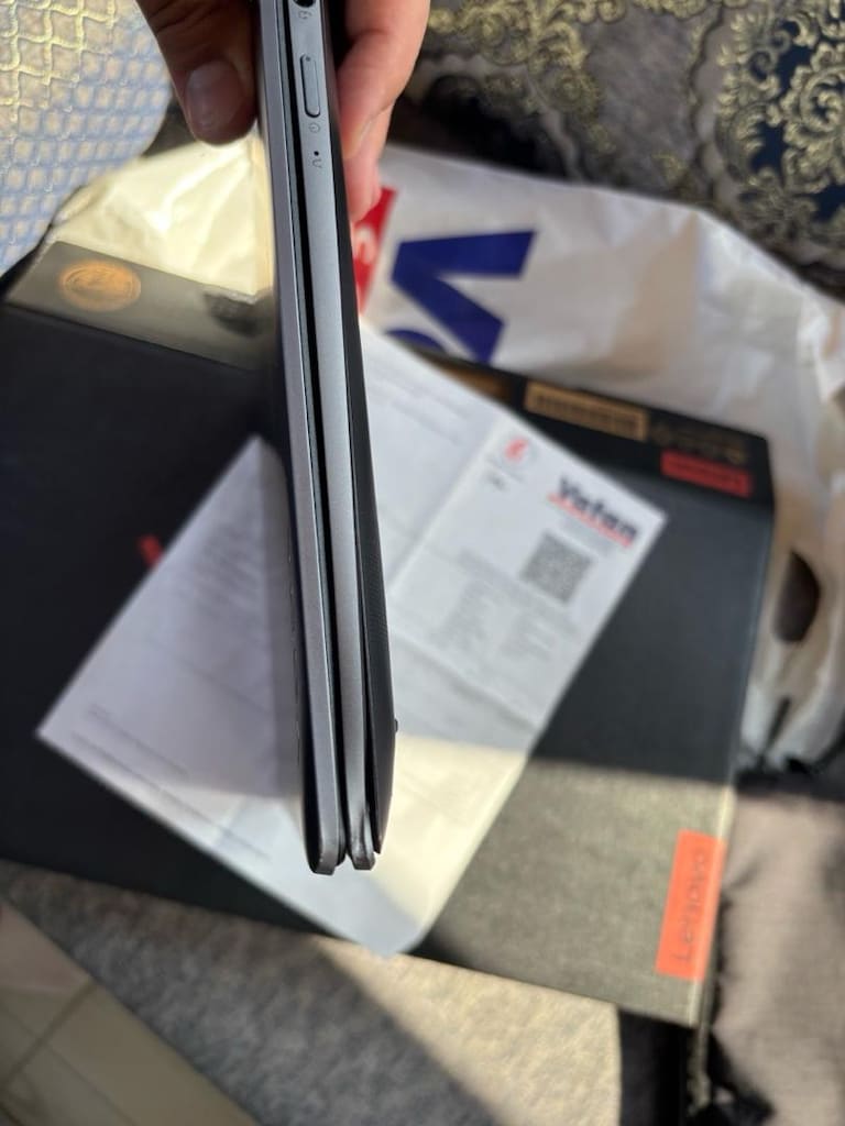 Lenovo Yoga Slim 6 Oled Laptop (Kırık Ekran) - 3