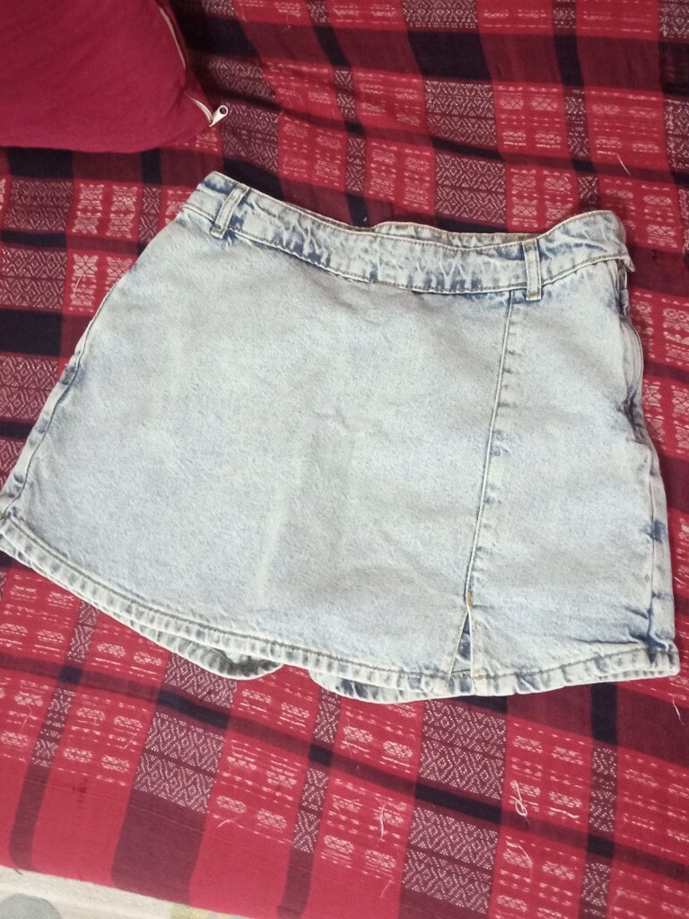 açık mavi yırtmaçlı denim şort etek - 2