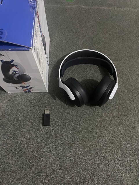Sony PS5 Pulse 3D Kablosuz Mikrofonlu Kulak Üstü Oyuncu Kulaklığı