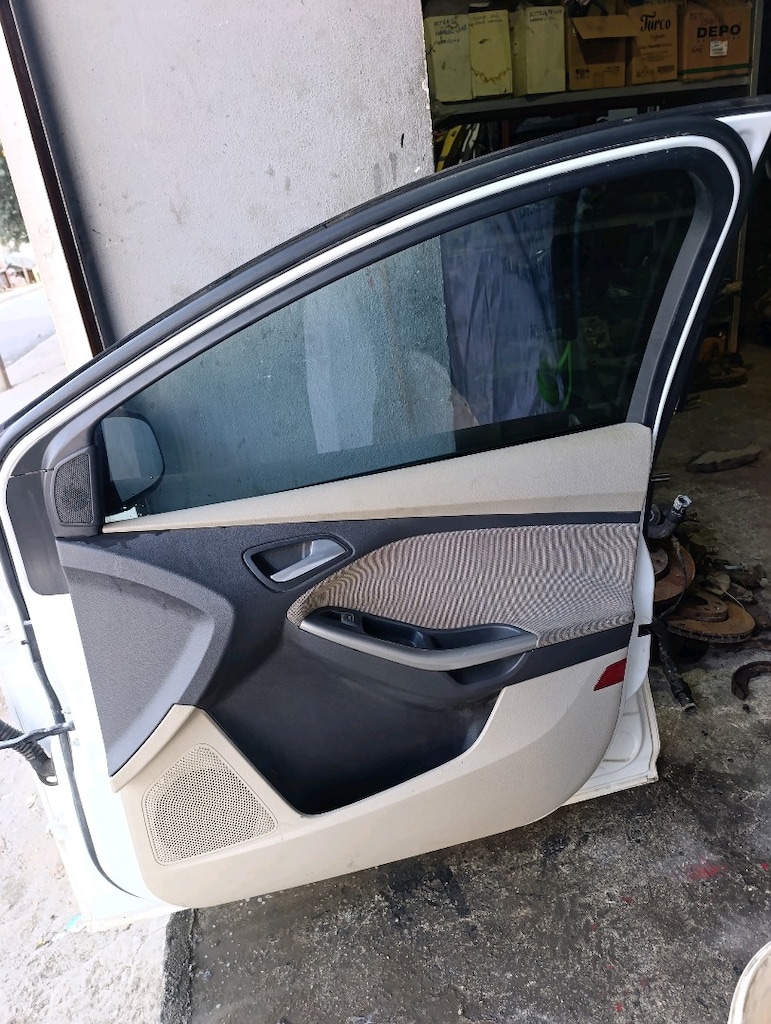 FORD FOKUS 3-3.5 ORİJİNAL ÖN SAĞ KAPI - 2