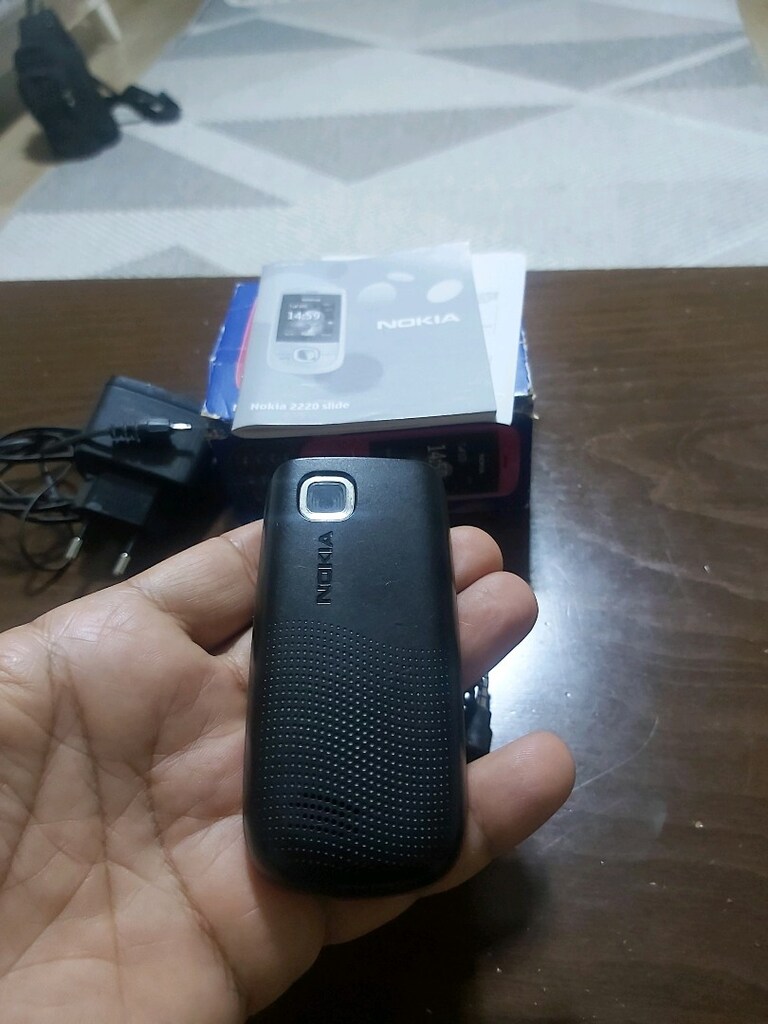 Nokia 2220 - 8