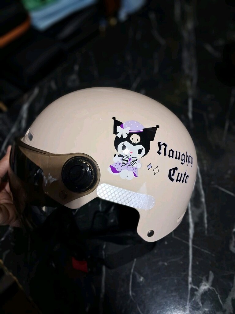 Kuromi Temalı Yarım Kask - Şık ve Temiz - 2