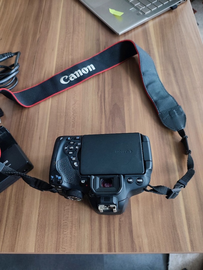 Canon 700d body - 3