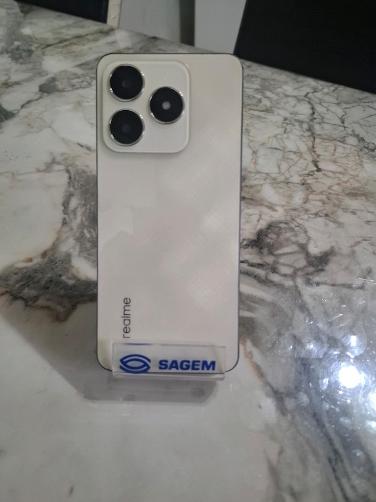 realmi C 61 herseyi temiz ve calişiyor - 2