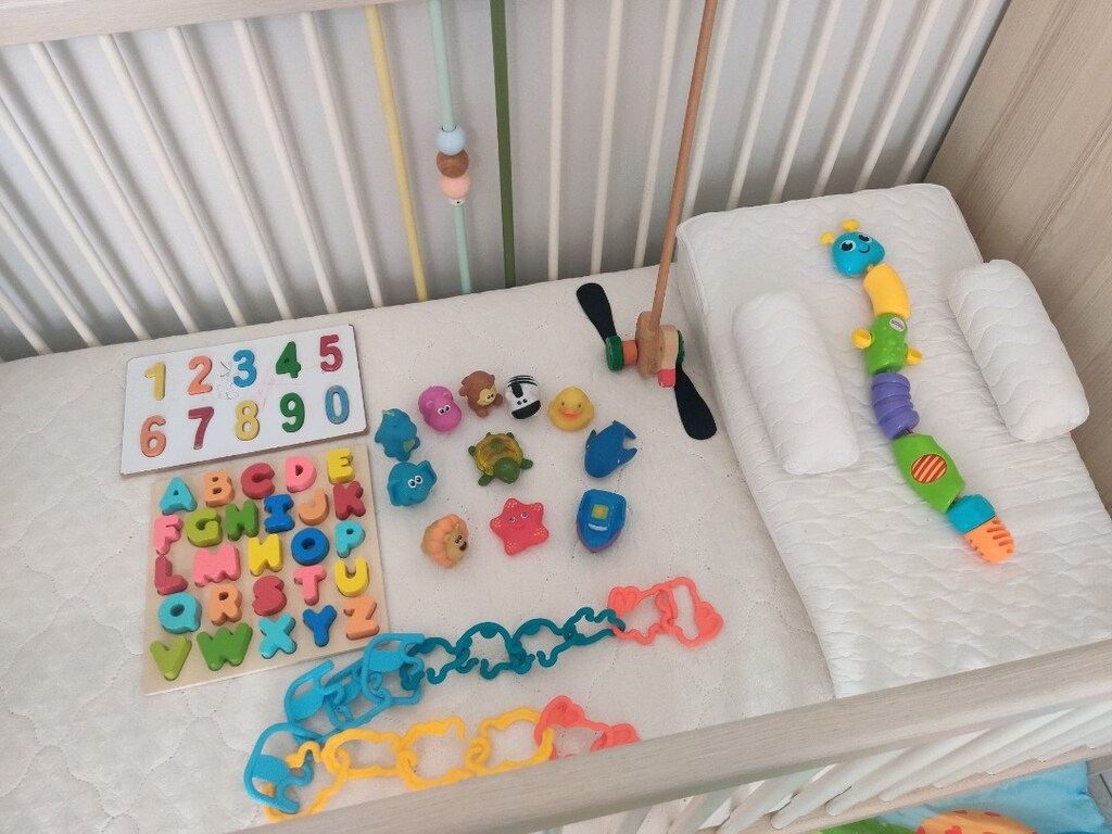 bebek karyolası, dönence,yatak ve oyuncaklar - 2