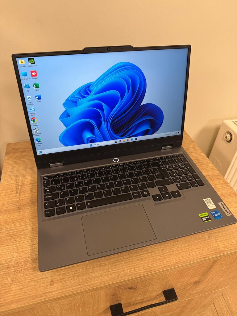 Lenovo LOQ 15IAX9 83GS00PHTR i5 20GB RAM 1TB SSD RTX4060 - 10