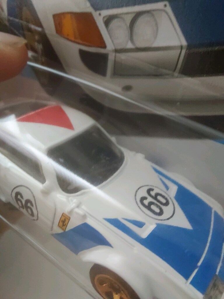 hot wheels ferrari 365 gt84 competizione - 4