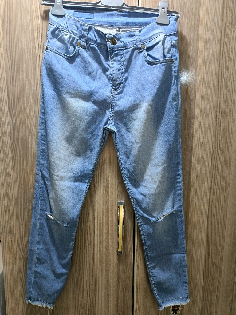 Diz yırtık detaylı jean