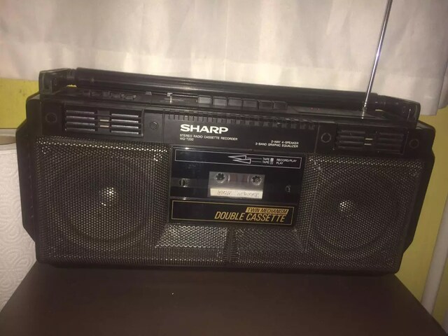 KASET ÇALAR RADIO