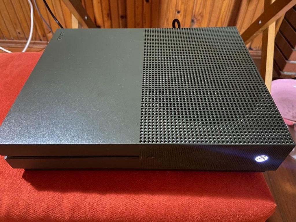 Xbox One S 1 TB kusursuz durumda - 2