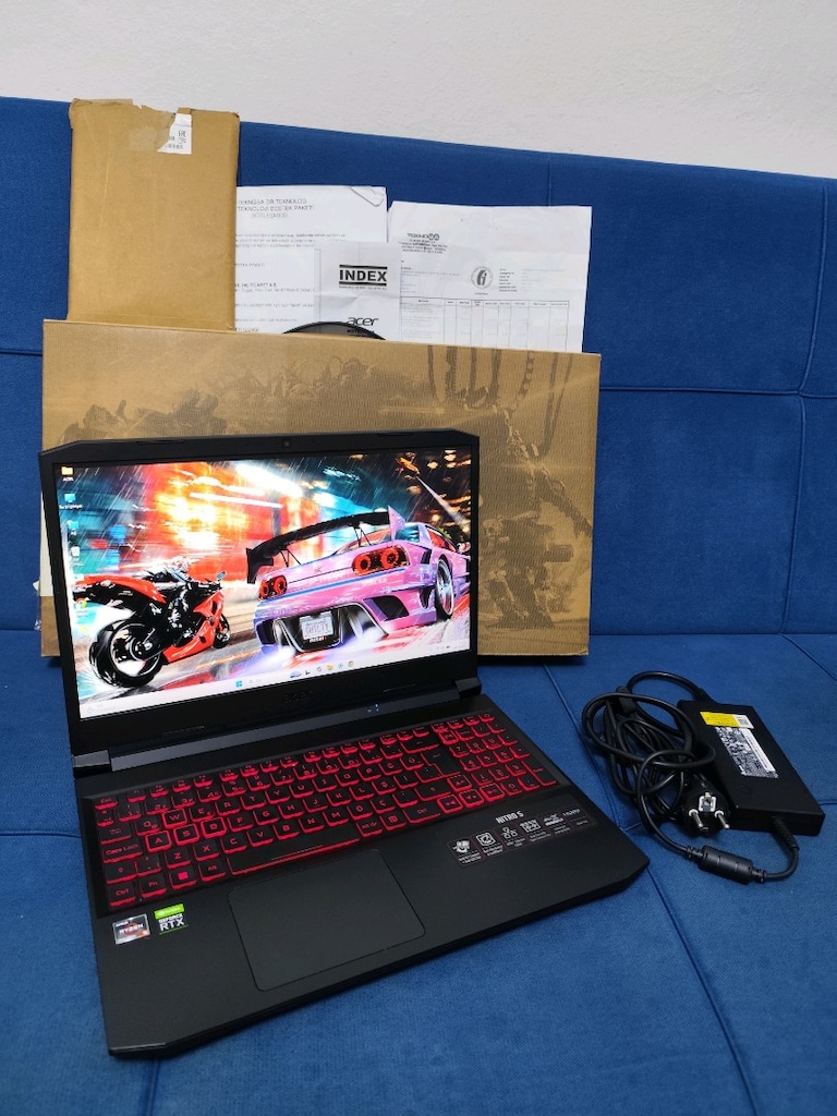 RYZEN 5 5600H + 4 GB RTX 3050 + 16 GB RAM+ 512 SSD - 3