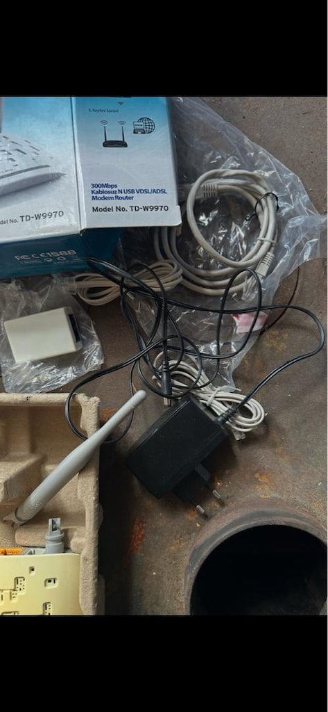 modem sorunsuz çalışıyor.antenin biri kırık.malzemeleri tam - 3