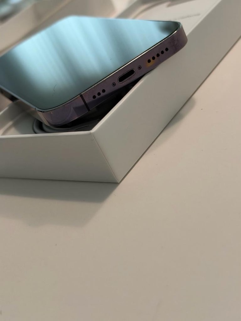 TR cihazı kutulu iPhone 14 Pro 128GB Mor ve magsafe kılıf - 14