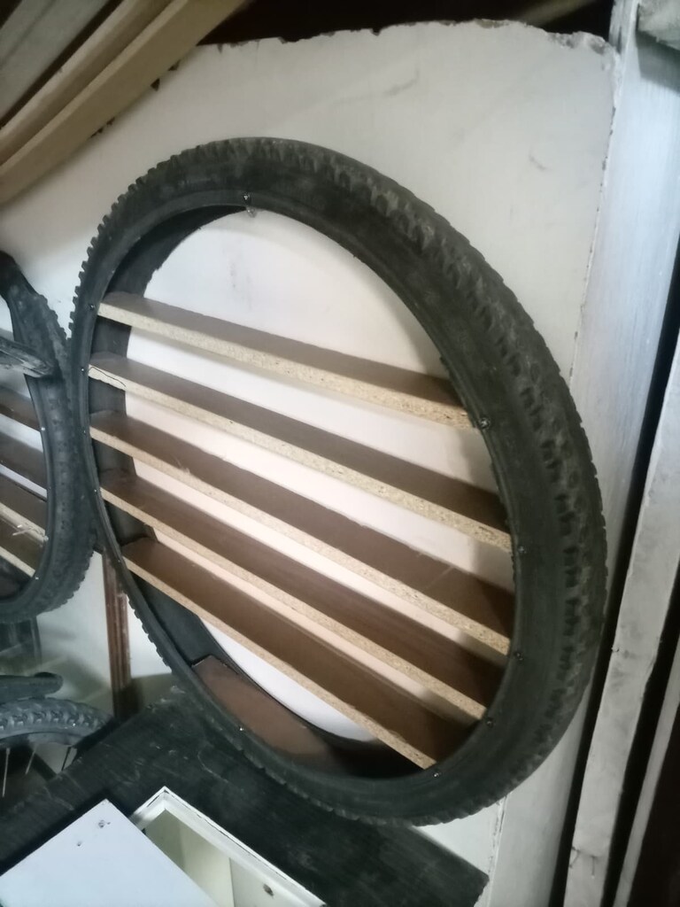 Bisiklet Tekerleğinden Duvar Rafı - 4